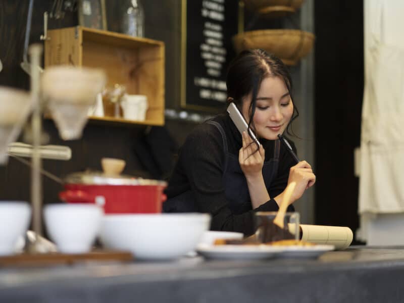 Apa saja faktor yang memengaruhi pemilihan restoran oleh konsumen ?